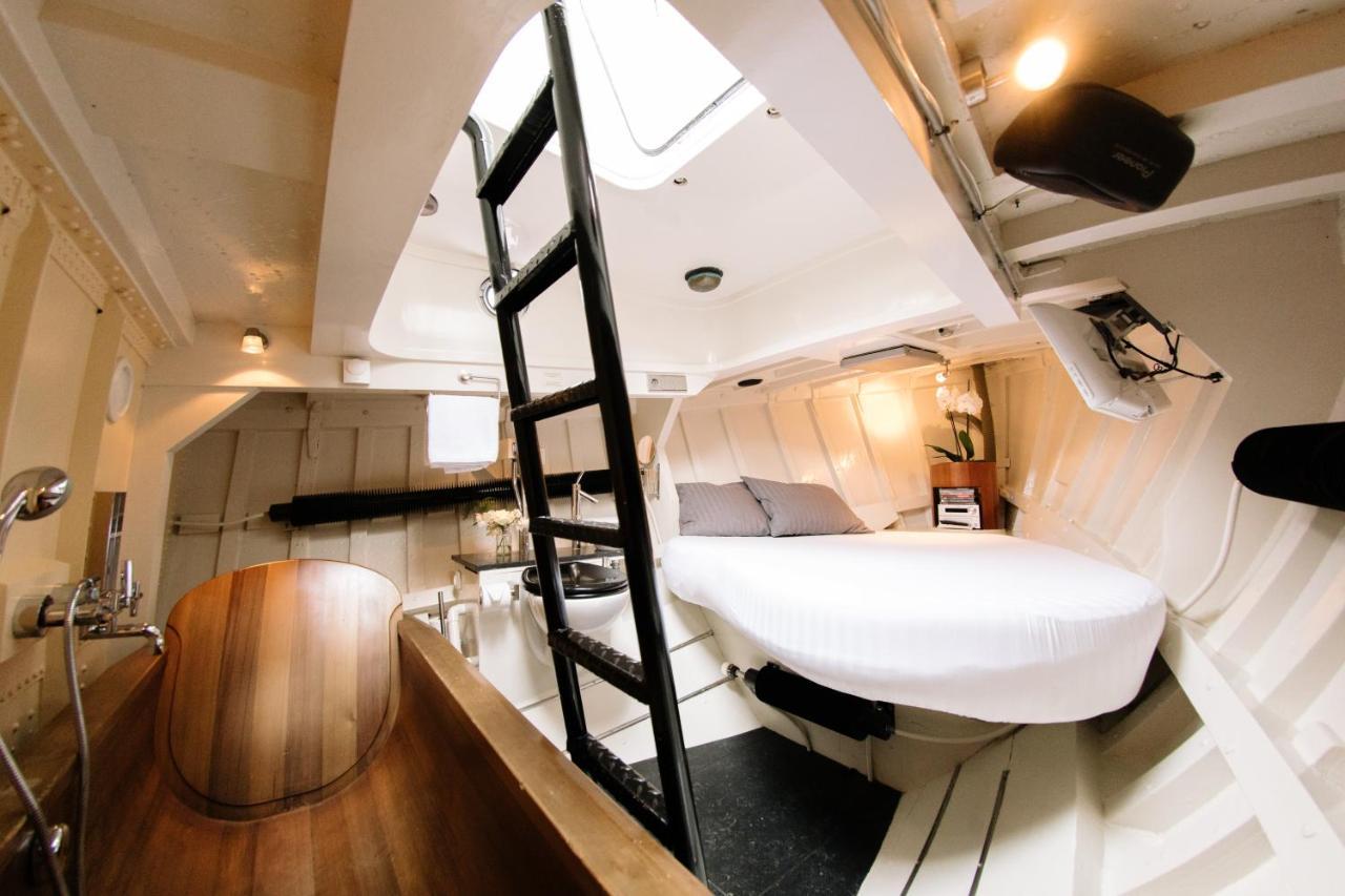 Reddingsboot Harlingen Boat Otel Dış mekan fotoğraf